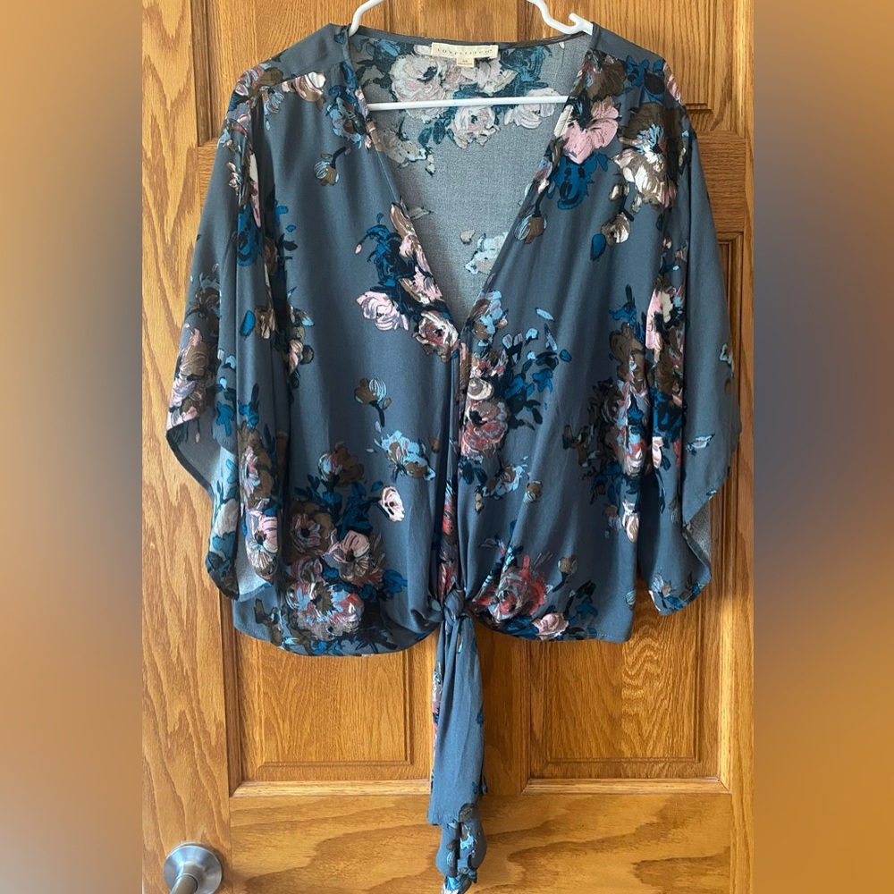 V neck blouse with tie at waist.